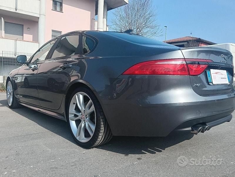 Usata Jaguar XF Prestige 180 CV (132 kW) 2017 Grigio Berlina