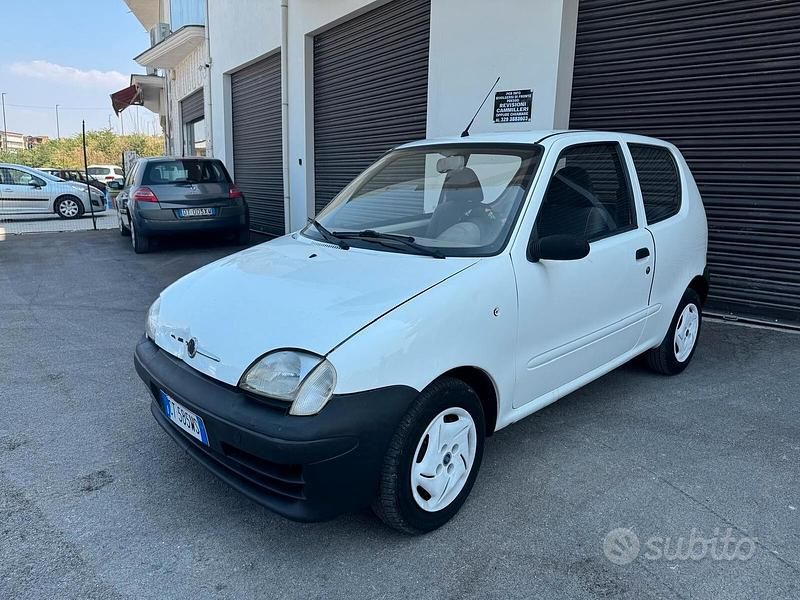 Usata Fiat 600 54 CV (39 kW) 2005 Bianco Berlina