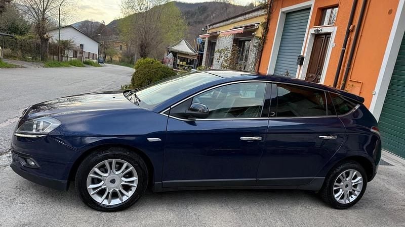 Usata Lancia Delta 120 CV (88 kW) 2013 Blu Utilitaria
