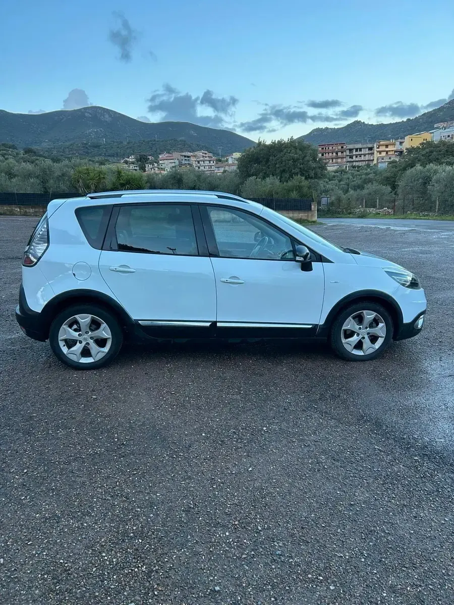 Usata Renault Scénic III XMOD 110 CV (80 kW) 2014 Bianco Monovolume
