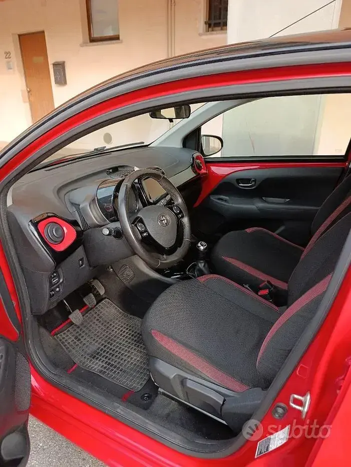 Usata Toyota Aygo City 69 CV (50 kW) 2017 Rosso Utilitaria