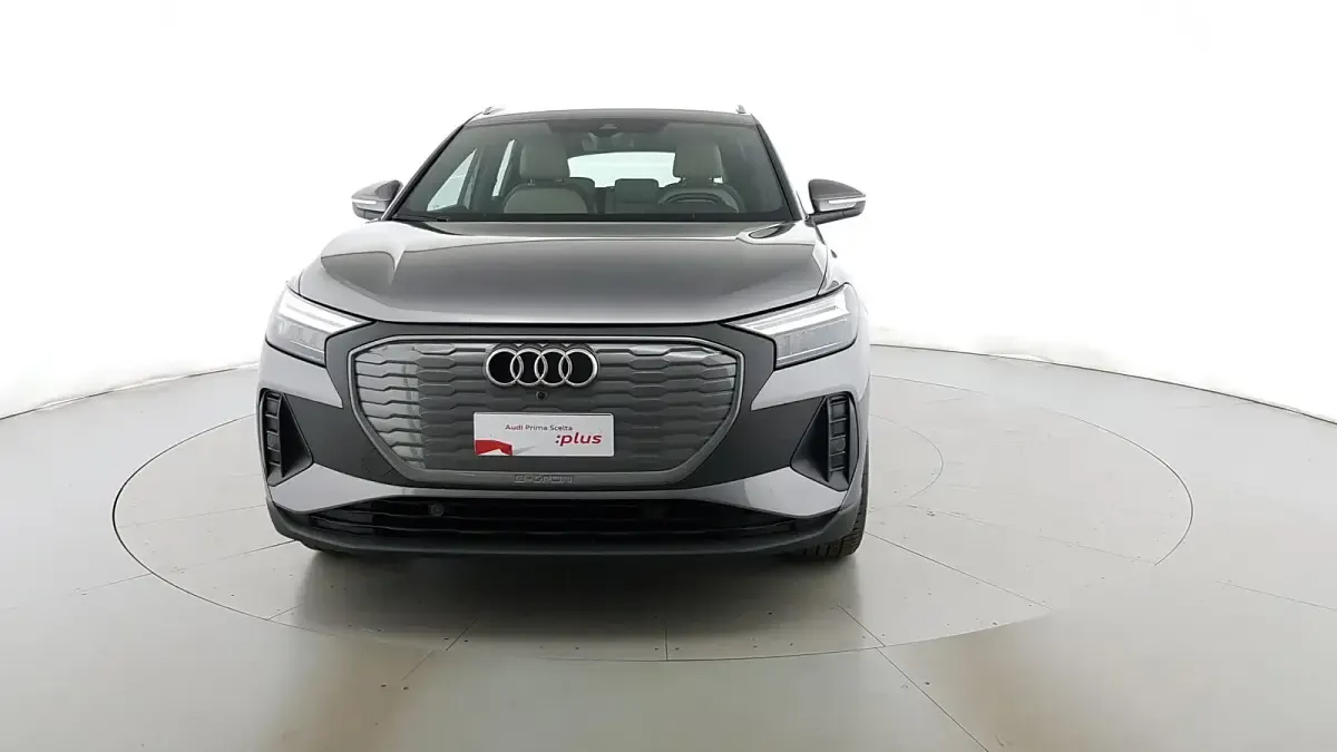 Usata Audi Q4 e-tron Business 194 kW (265 CV) 2023 Grigio taifun metallizzato SUV