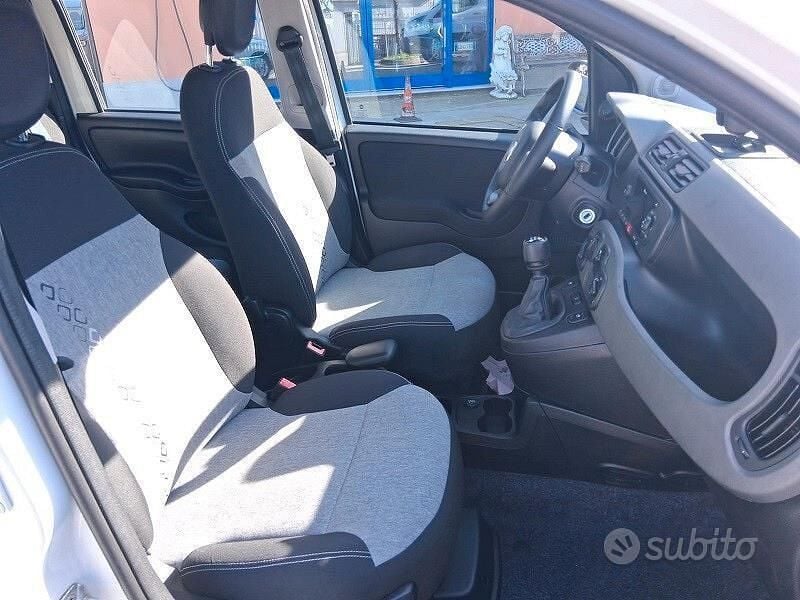 Usata Fiat Panda Lounge 69 CV (50 kW) 2017 Bianco Utilitaria