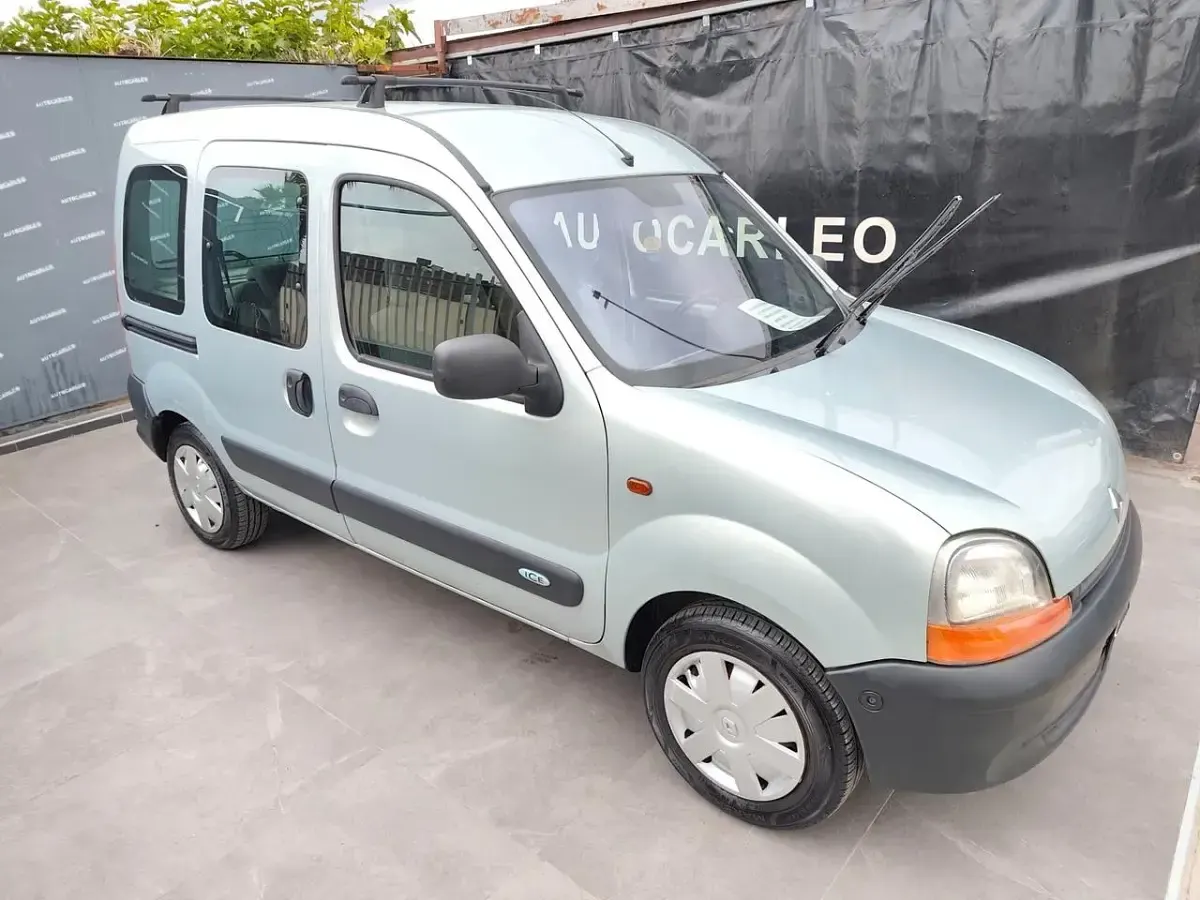 Usata Renault Kangoo 75 CV (55 kW) 2002 Argento Monovolume