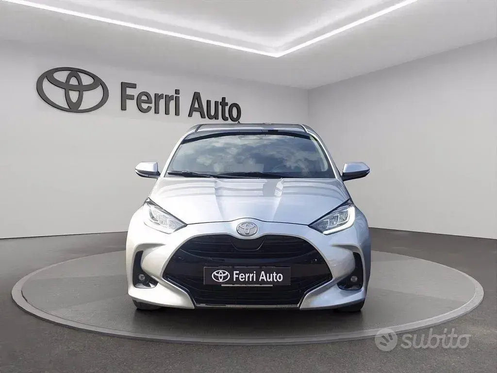Usata Toyota Yaris Lounge 131 CV (96 kW) 2026 Grigio Utilitaria