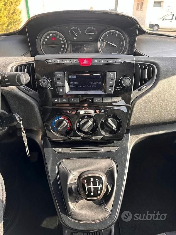 Usata Lancia Ypsilon 69 CV (50 kW) 2021 Nero Utilitaria