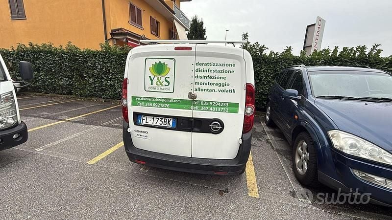 Usata Opel Combo 95 CV (69 kW) 2017 Monovolume