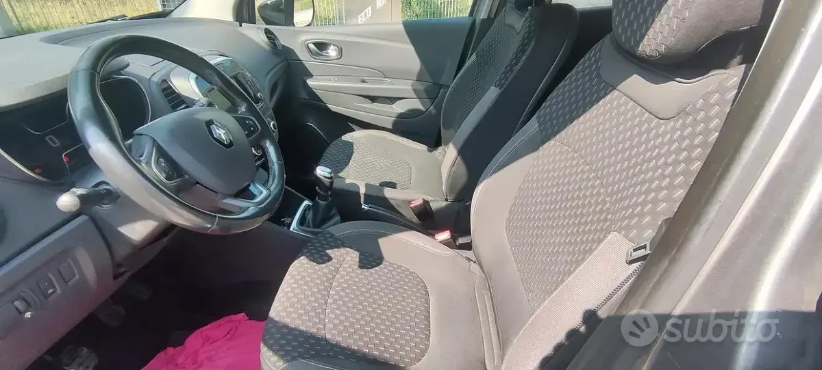 Usata Renault Captur 110 CV (80 kW) 2017 Grigio SUV
