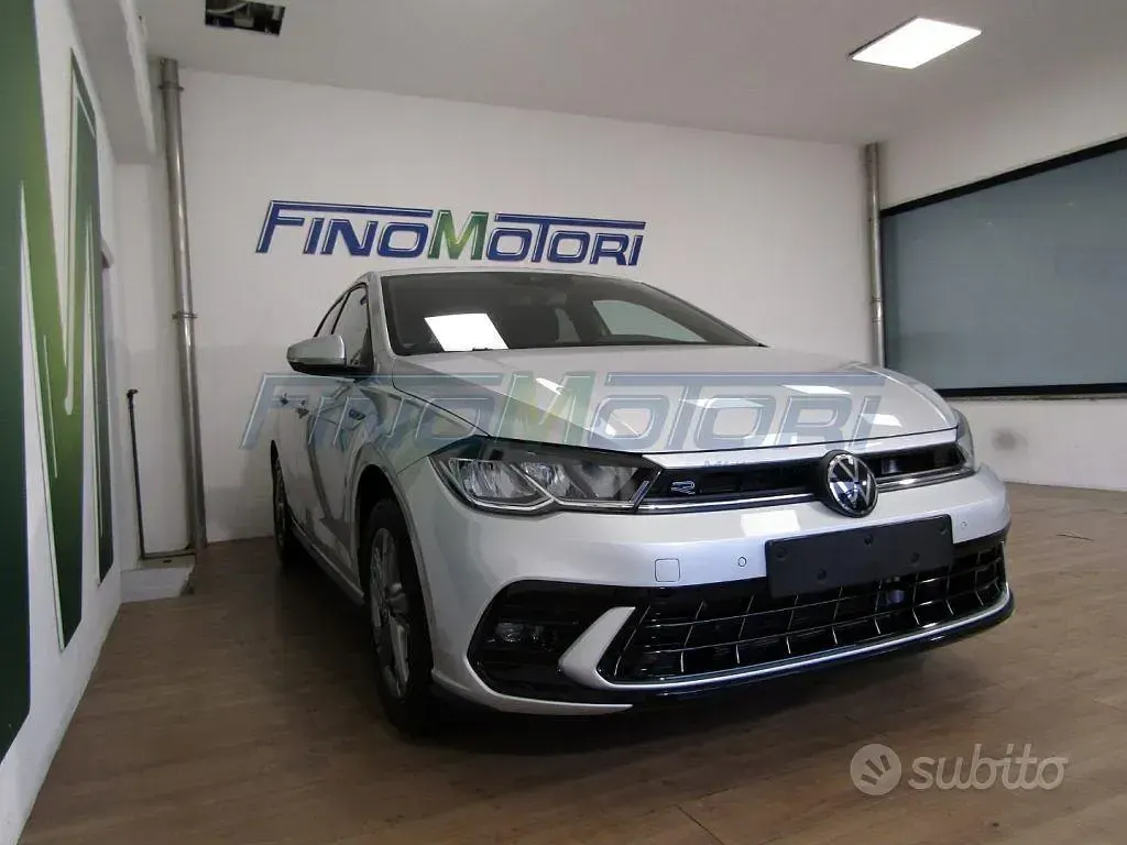Usata VW Polo R-line 116 CV (85 kW) 2024 Argento Berlina
