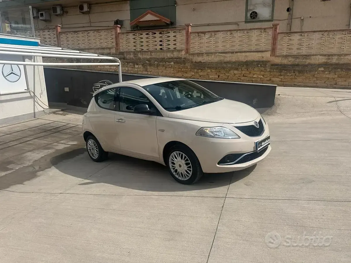 Usata Lancia Ypsilon Gold 69 CV (50 kW) 2016 Beige Utilitaria