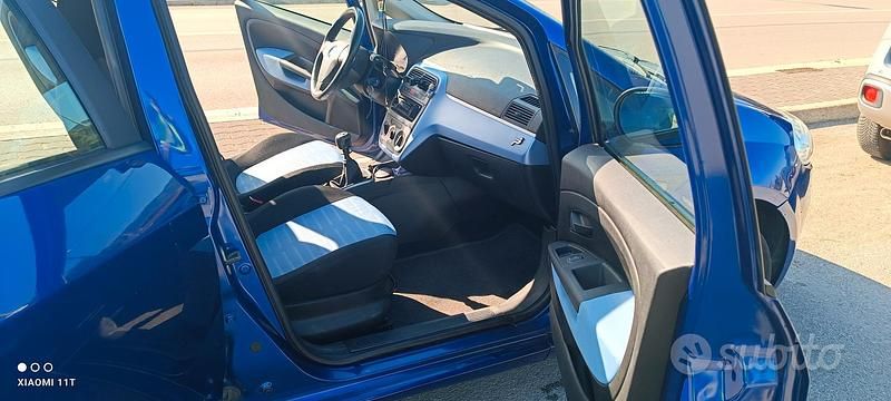 Usata Fiat Grande Punto Dynamic 65 CV (47 kW) 2006 Blu Utilitaria