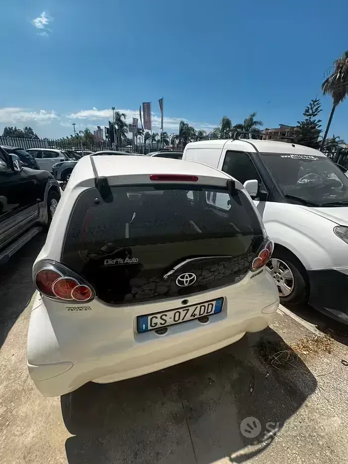 Usata Toyota Aygo 68 CV (50 kW) 2012 Bianco Utilitaria