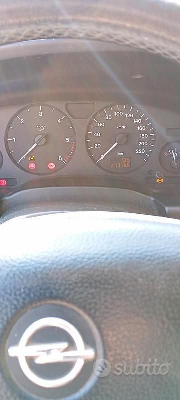 Usata Opel Zafira Elegance 101 CV (74 kW) 2002 Grigio Monovolume