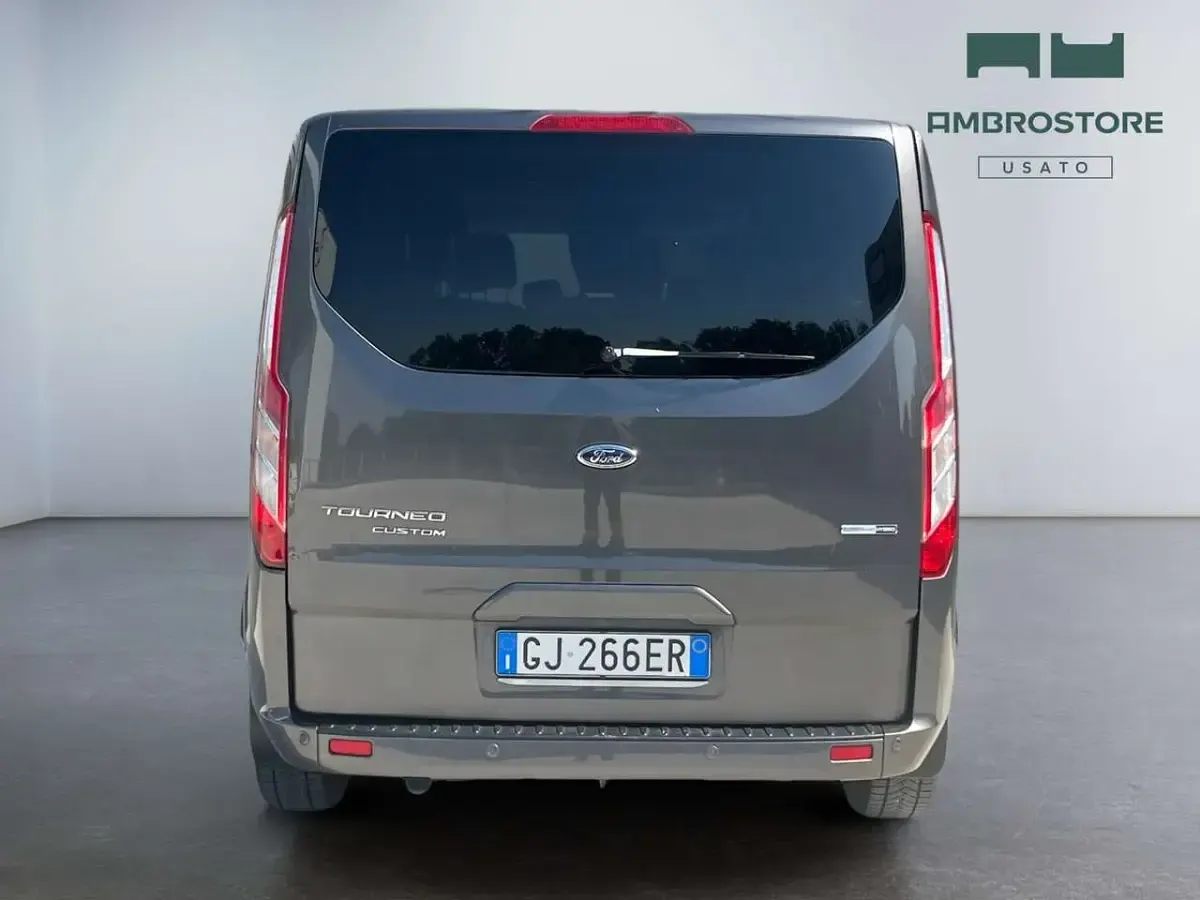 Usata Ford Tourneo Custom 131 CV (96 kW) 2022 Magnetic grey Furgone