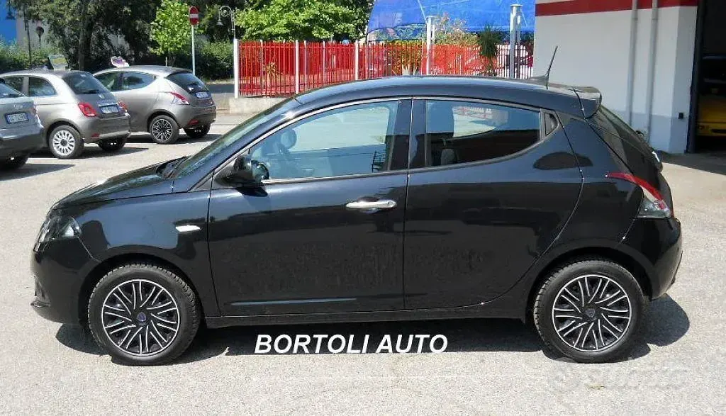 Usata Lancia Ypsilon Gold 69 CV (50 kW) 2022 Nero Utilitaria