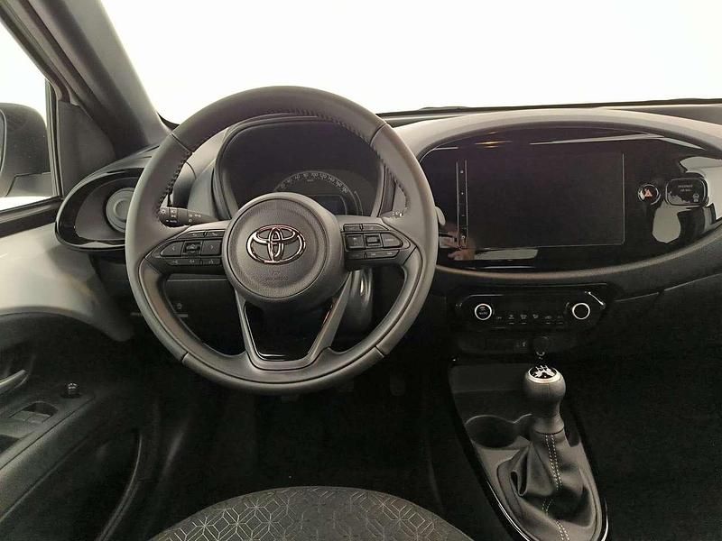 Nuova Toyota Aygo X Trend 72 CV (52 kW) 2025 Super white & black met SUV