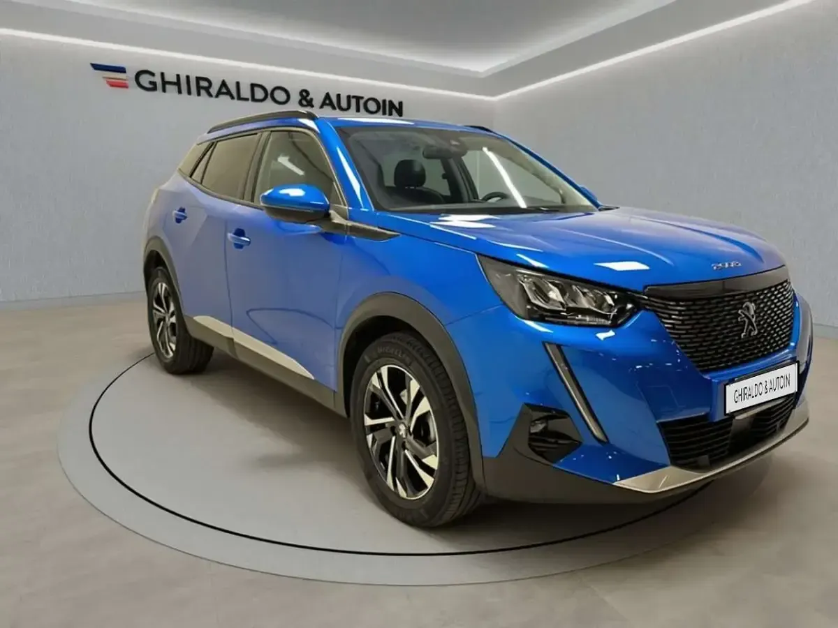 Usata Peugeot 2008 Allure 102 CV (75 kW) 2021 Blu/azzurro SUV