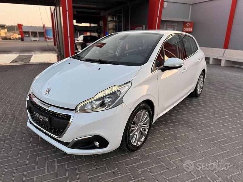 Usata Peugeot 208 Allure 102 CV (75 kW) 2019 Bianco Utilitaria