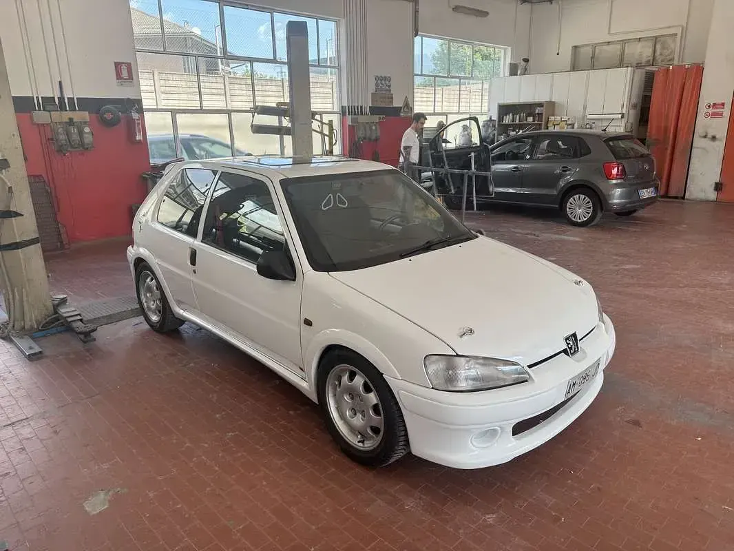 Usata Peugeot 106 103 CV (75 kW) 1998 Utilitaria