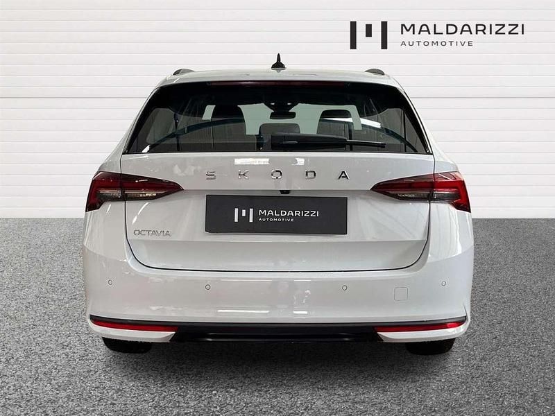 Usata Skoda Octavia Executive 150 CV (110 kW) 2025 Bianco Station wagon