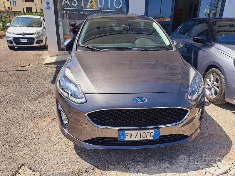 Usata Ford Fiesta 85 CV (62 kW) 2019 Grigio Utilitaria