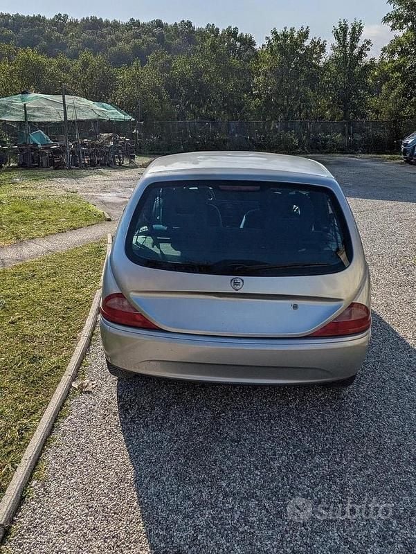Usata Lancia Ypsilon 2000 Grigio Utilitaria