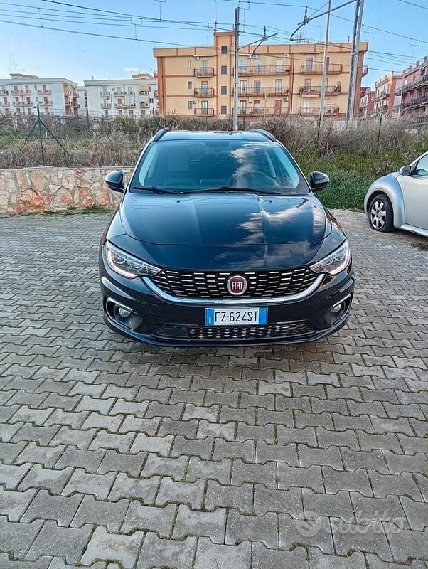 Usata Fiat Tipo Lounge 120 CV (88 kW) 2019 Nero Station wagon