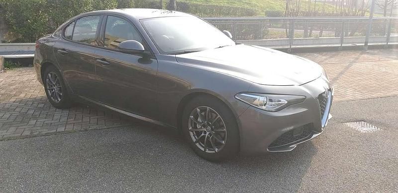 Usata Alfa Romeo Giulia Super 160 CV (117 kW) 2019 Antracite metallizzato Berlina