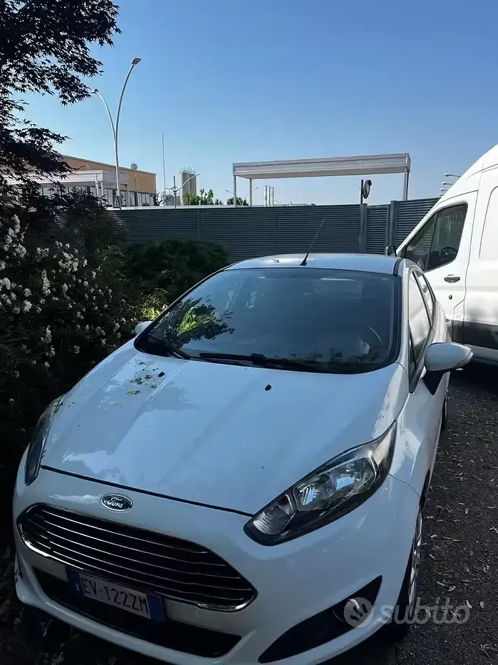 Usata Ford Fiesta 60 CV (44 kW) 2014 Bianco Utilitaria