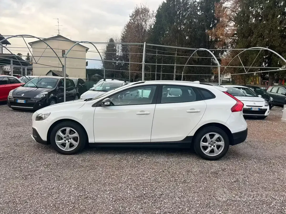 Usata Volvo V40 CC Business Edition 115 CV (84 kW) 2015 Bianco Station wagon