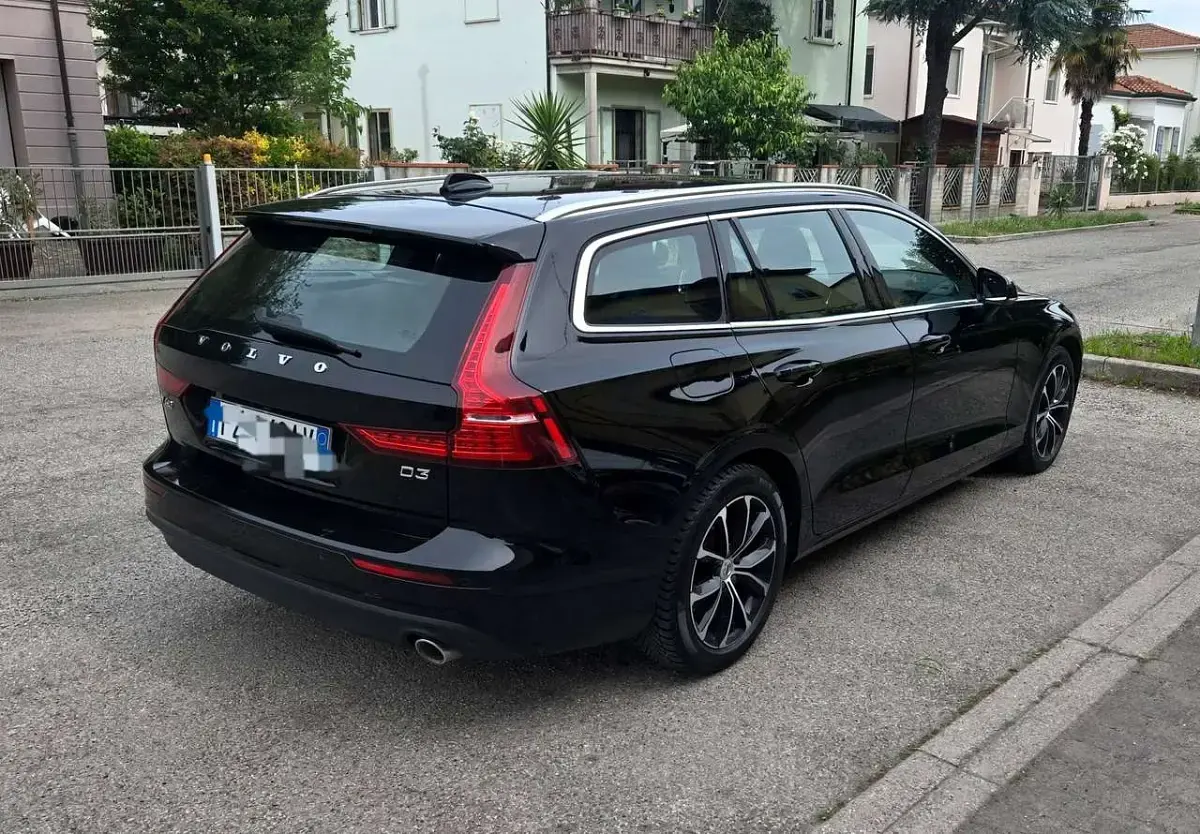 Usata Volvo V60 Business Edition 150 CV (110 kW) 2019 Nero Station wagon