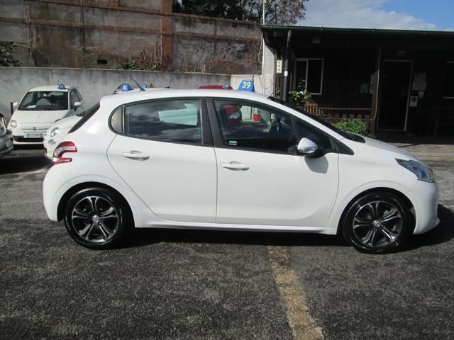 Usata Peugeot 208 Access 95 CV (69 kW) 2015 Bianco Utilitaria