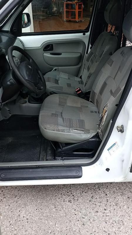 Usata Renault Kangoo 68 CV (50 kW) 2006 Bianco
