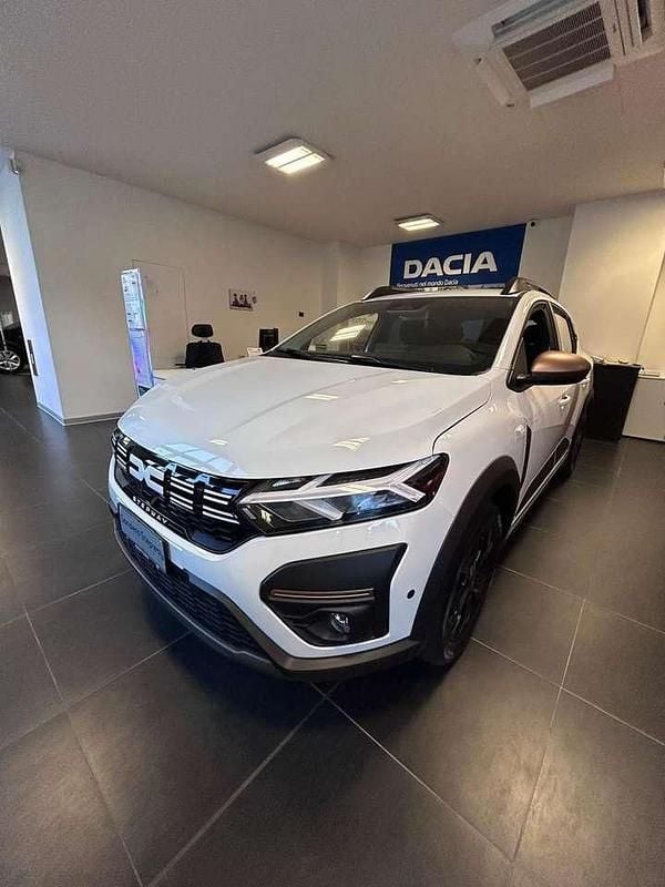 Other Nuova 2025 Dacia Sandero Extreme Due volumi | 18.600 € (Buon prezzo) - Immagine 1/4
