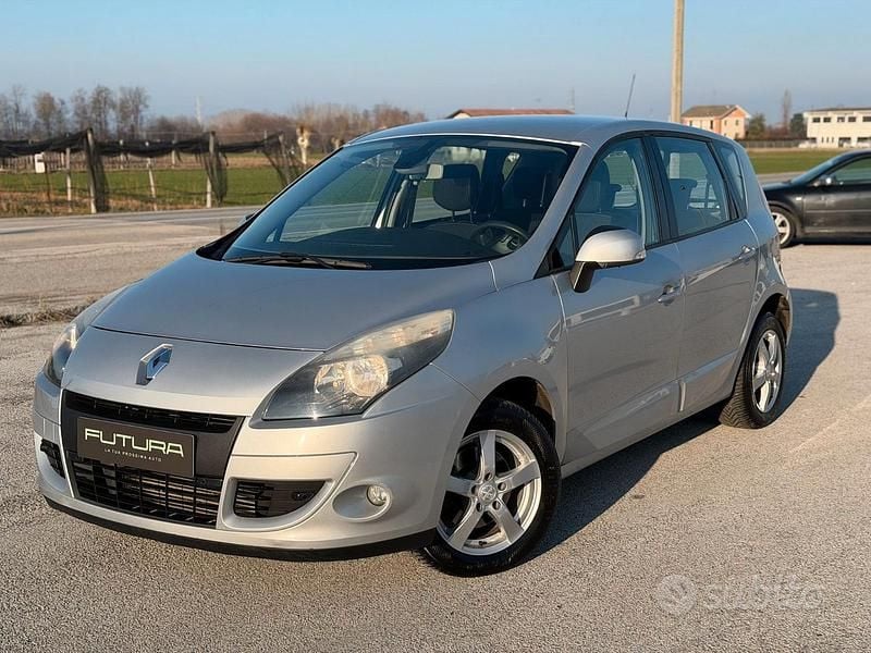 Usata Renault Scénic III Luxe 110 CV (80 kW) 2012 Grigio Monovolume