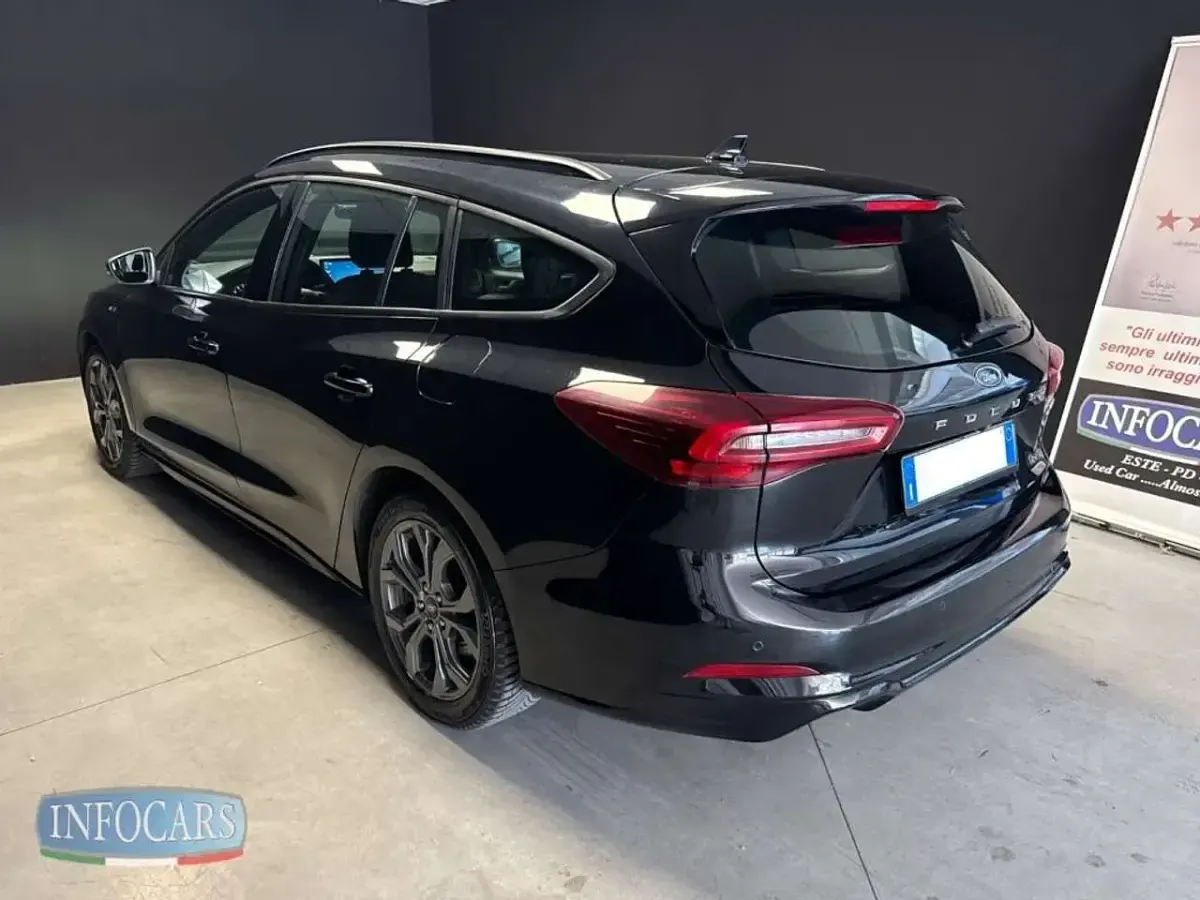 Usata Ford Focus ST-Line 155 CV (114 kW) 2023 Nero metallizzato Station wagon