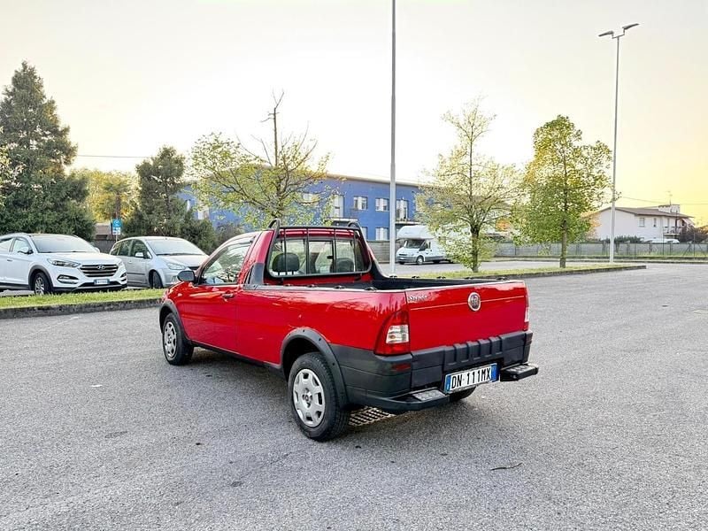 Usata Fiat Strada 84 CV (61 kW) 2008 Rosso Pick-up