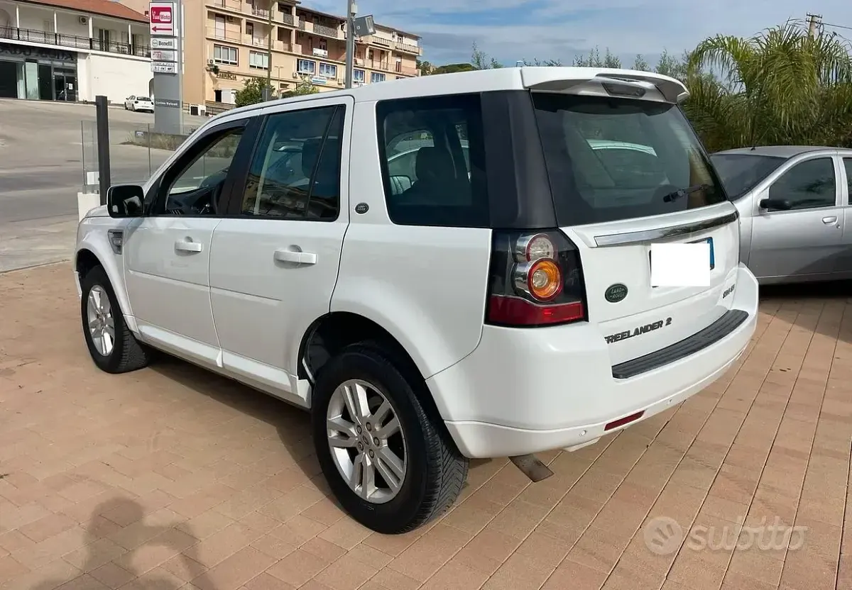 Usata Land Rover Freelander 2 190 CV (139 kW) 2014 Bianco SUV