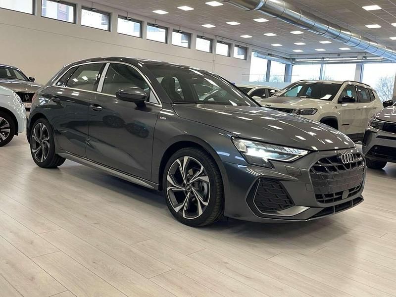 Nuova Audi A3 e-tron S-Line 150 CV (110 kW) 2026 Grigio Utilitaria