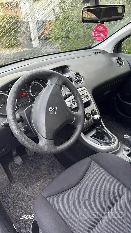 Usata Peugeot 308 93 CV (68 kW) 2011 Nero Utilitaria