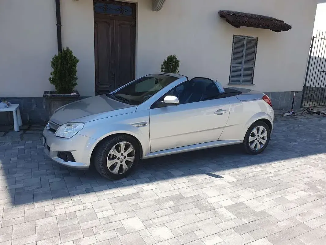 Usata Opel Tigra Sport 125 CV (91 kW) 2008 Cabrio