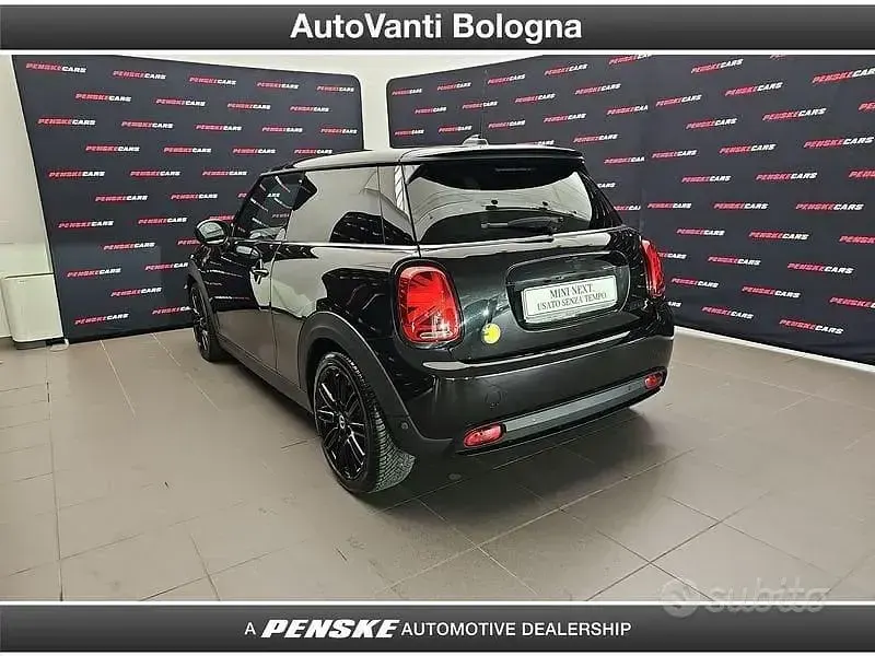 Usata Mini Cooper SE 135 kW (184 CV) 2022 Nero Utilitaria