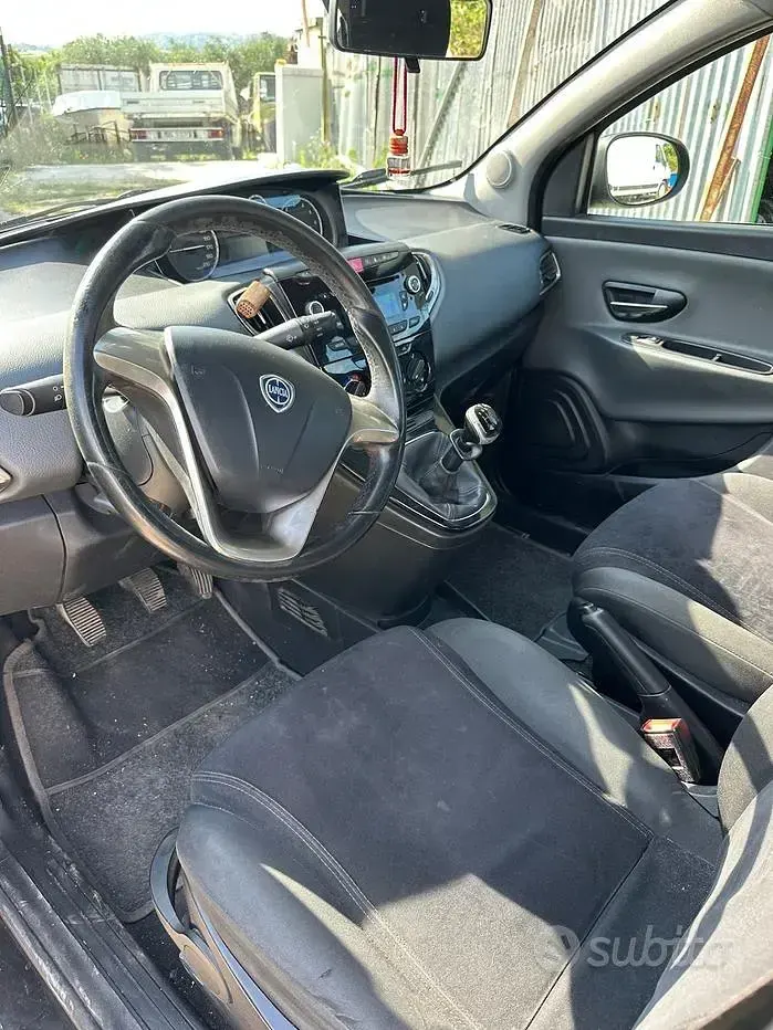 Usata Lancia Ypsilon Platinum 77 CV (56 kW) 2013 Nero Utilitaria