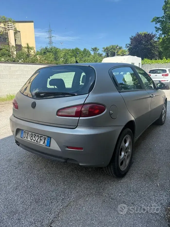 Occasion Alfa Romeo 147 Exclusive 120 ch (88 kW) 2009 Gris Citadine