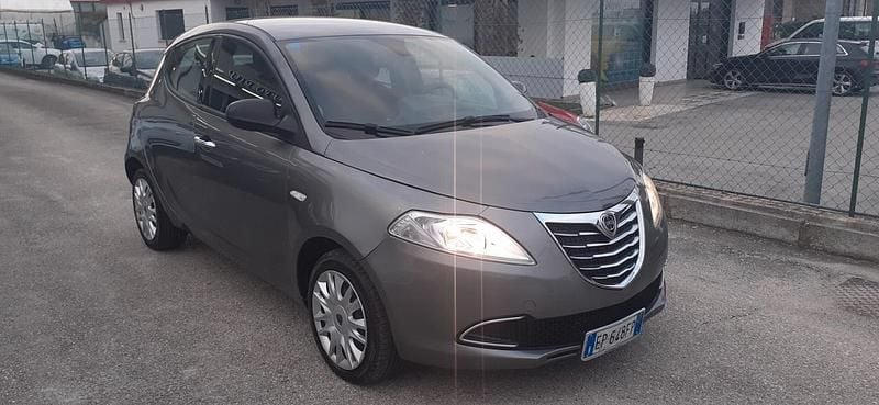 Usata Lancia Ypsilon Silver 95 CV (69 kW) 2012 Grigio Utilitaria