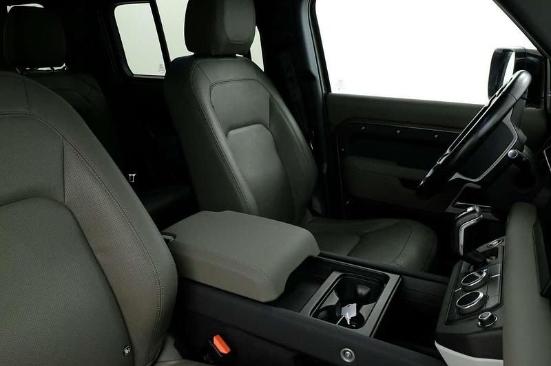 Usata Land Rover Defender SE 200 CV (147 kW) 2023 Marrone SUV