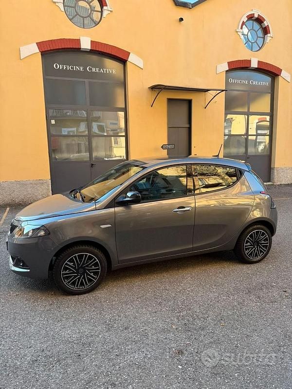 Usata Lancia Ypsilon 69 CV (50 kW) 2023 Grigio Utilitaria