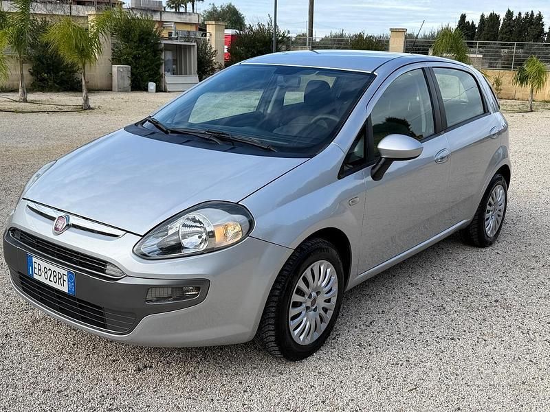 Grigio Usata 2010 Fiat Punto Evo Dynamic Due volumi | 4999 € (Buon prezzo) - Immagine 1/4