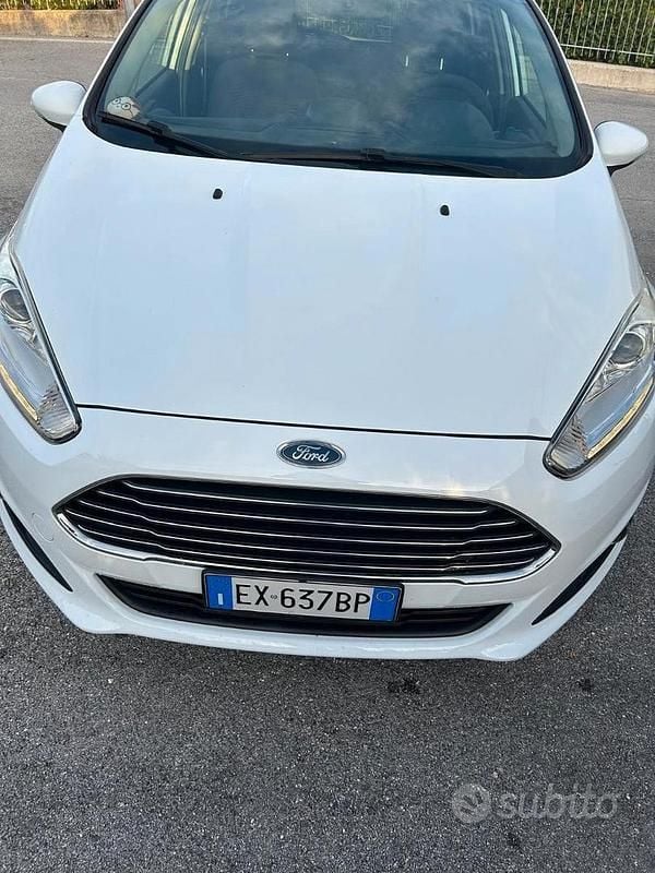 Usata Ford Fiesta Titanium 75 CV (55 kW) 2014 Bianco Utilitaria