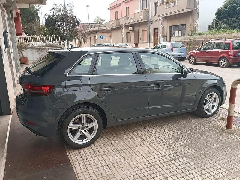Usata Audi A3 Design 116 CV (85 kW) 2018 Grigio Berlina